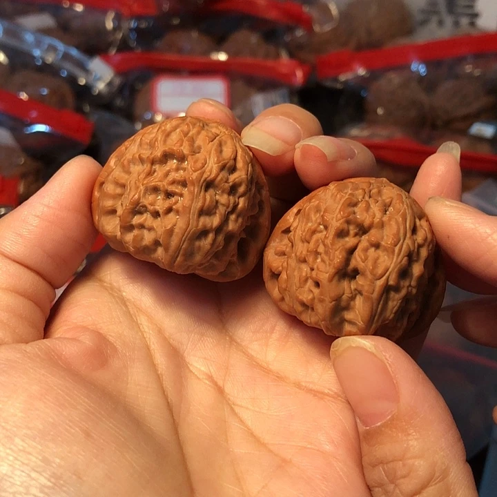 文玩核桃吊坠三角白37