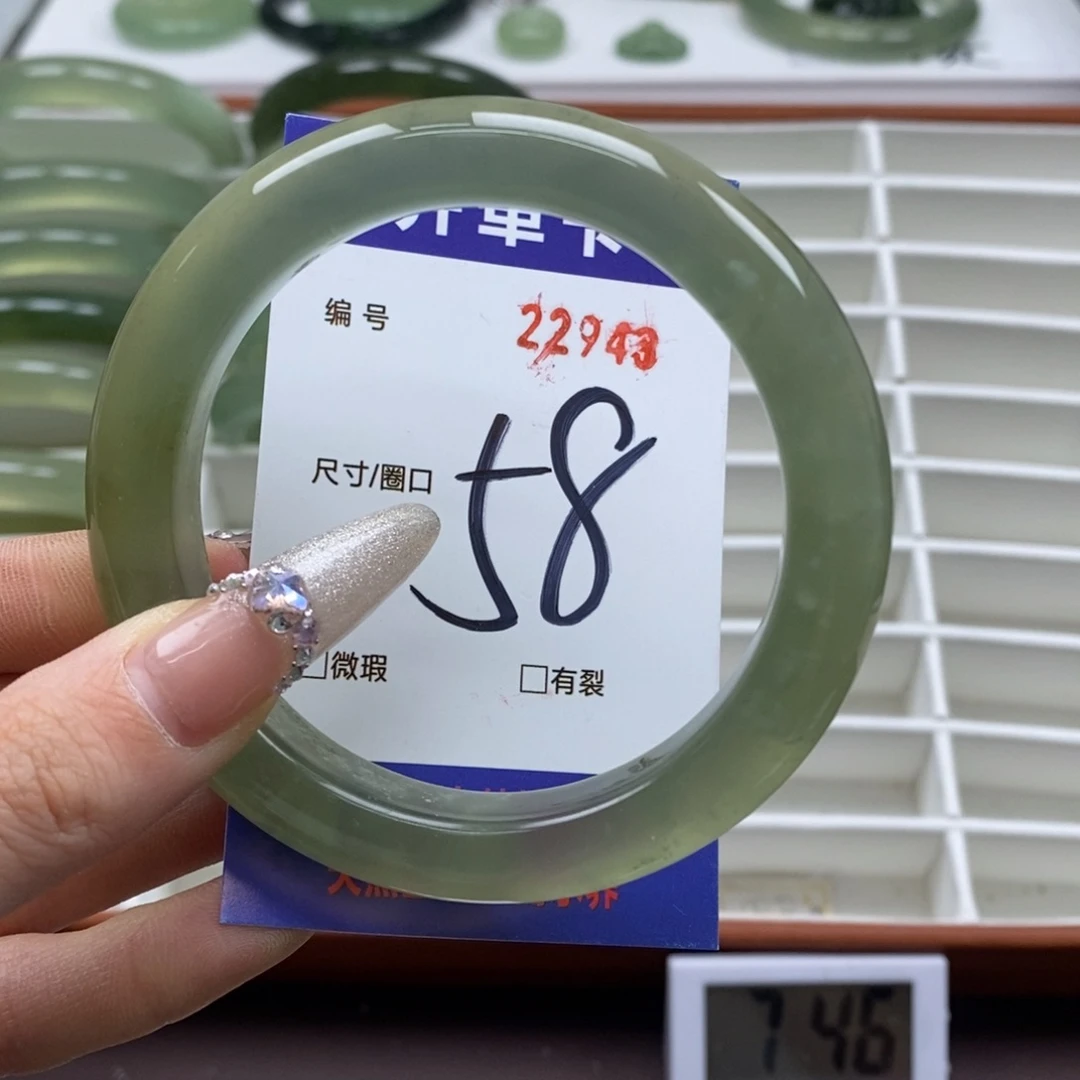 蛇纹石玉手镯未镶嵌