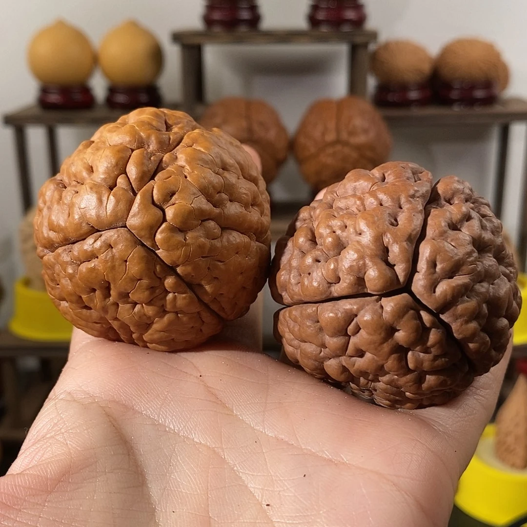 吊坠文玩核桃奥****开三瓣脑纹金刚练手阴阳对52
