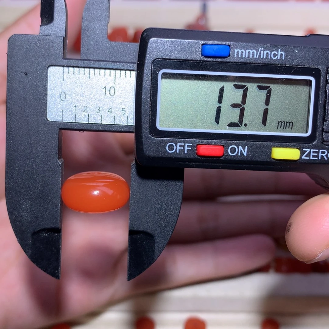 南红玛瑙未镶嵌隔珠13.7×7.1朱砂点纹