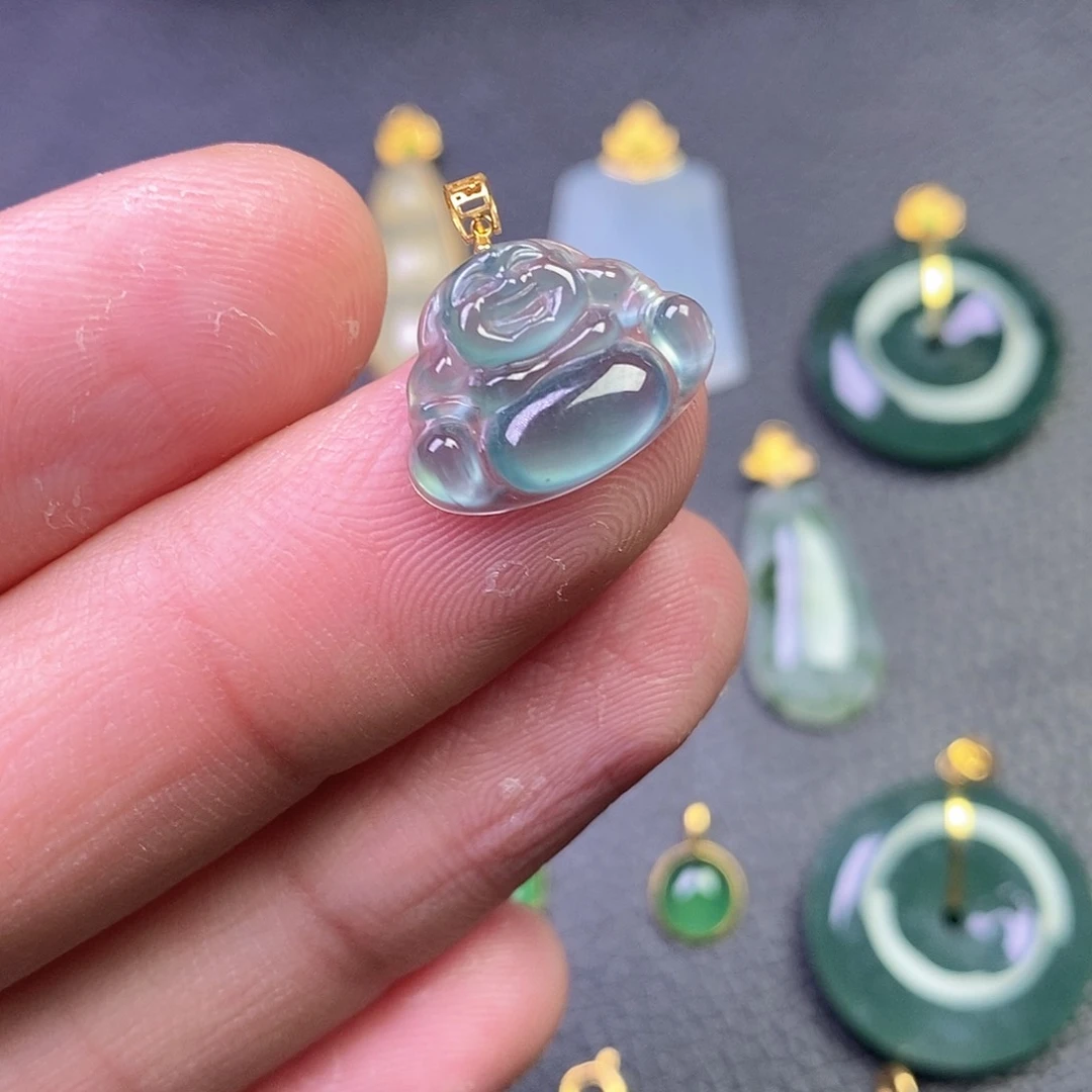 颈饰18K金镶嵌翡翠