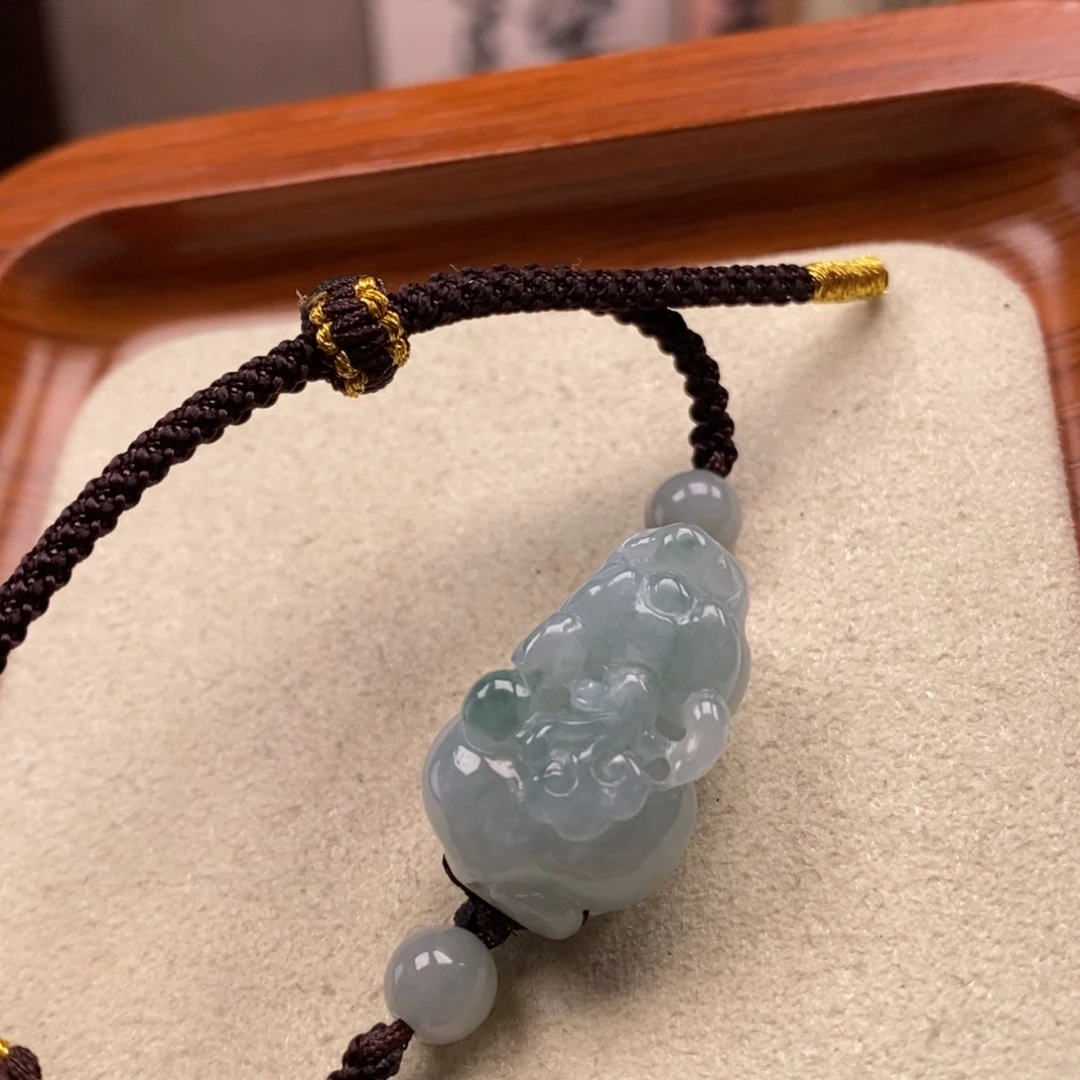 翡翠未镶嵌颈饰如意貔貅