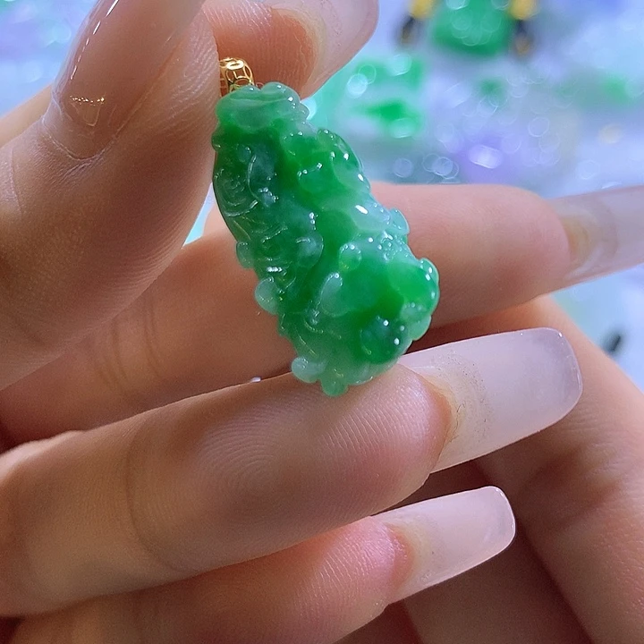 翡翠18K金镶嵌颈饰天然翡翠A货吊坠