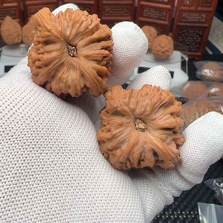 文玩核桃吊坠全品凹底南疆石40尺