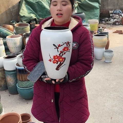 口17高33瑕疵盆子。