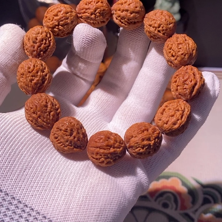文玩核桃手串……32