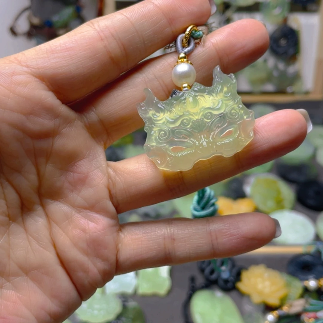 蛇纹石玉未镶嵌颈饰