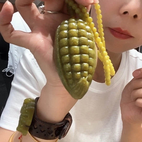 岫玉未镶嵌吊坠(赠链)