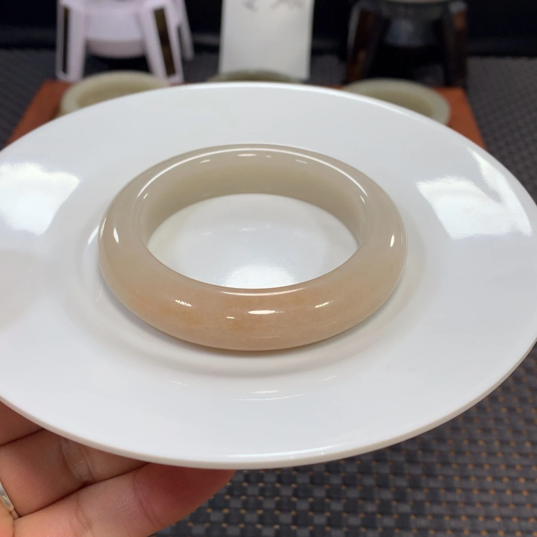 石英质玉（佘太翠）未镶嵌手镯漏56糖镯