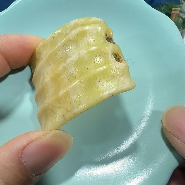 透闪石质玉未镶嵌挂件