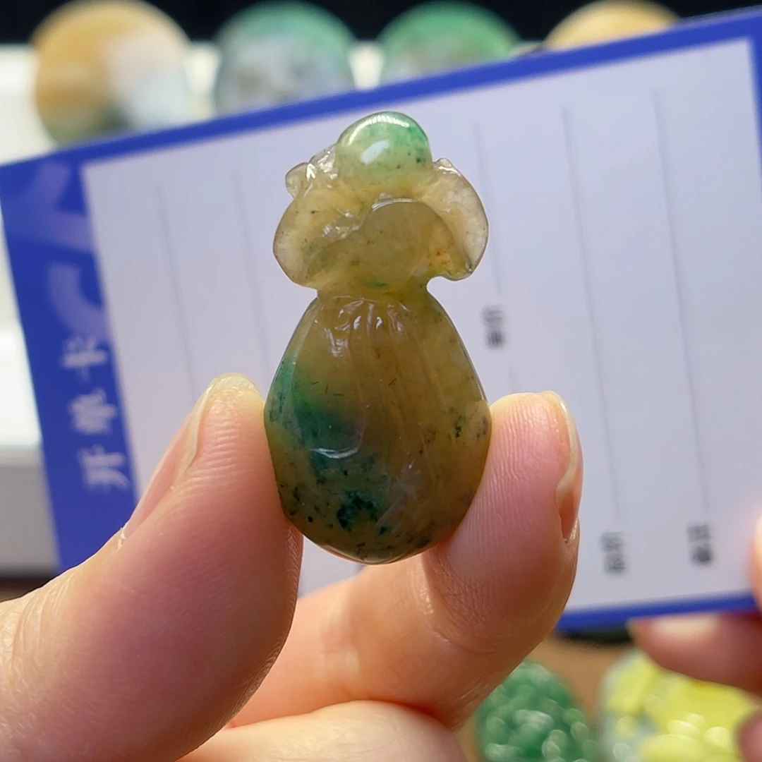 独山玉未镶嵌颈饰