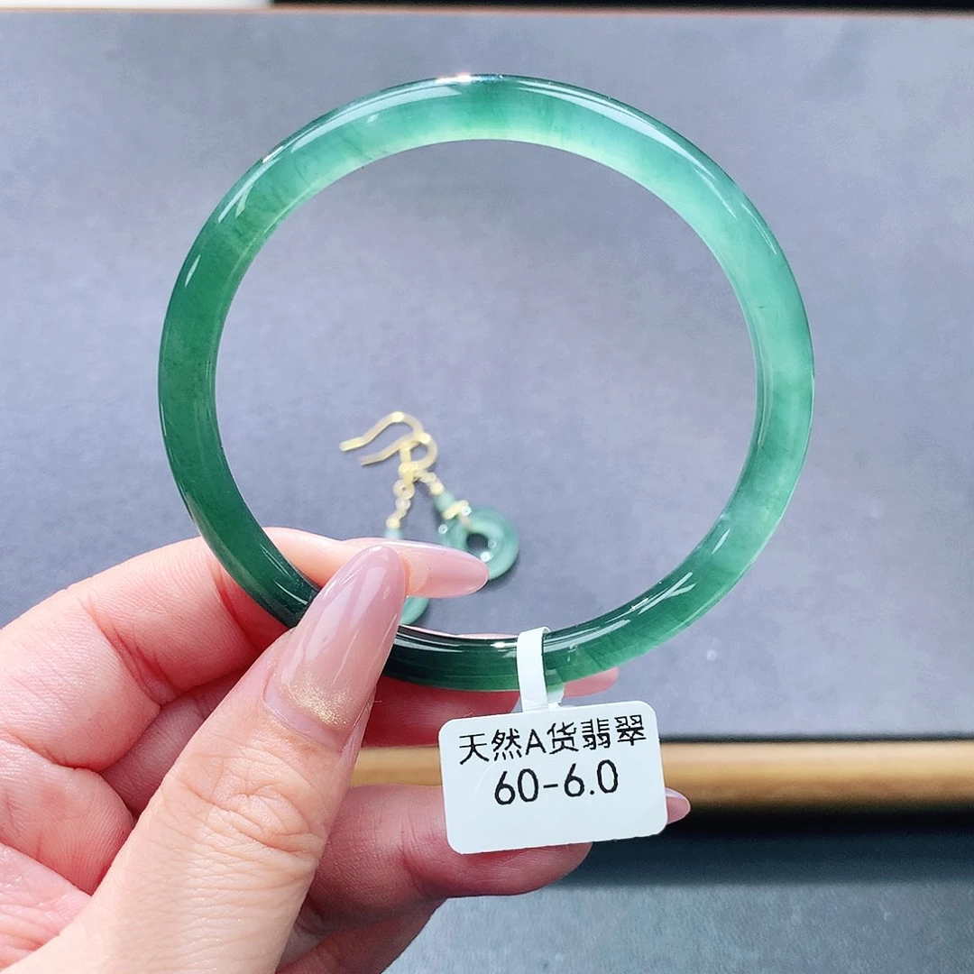 未镶嵌手镯（圆镯）翡翠