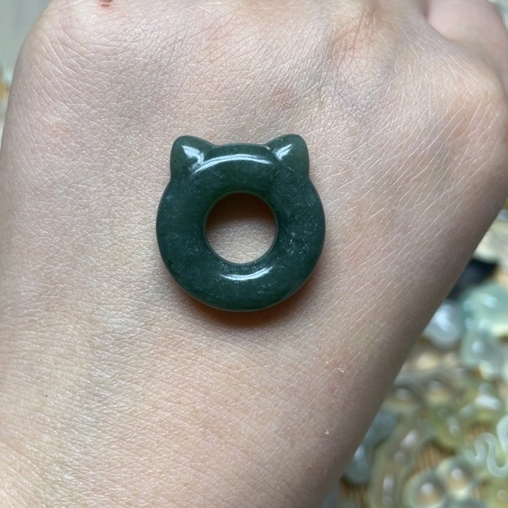 蛇纹石玉颈饰未镶嵌小*