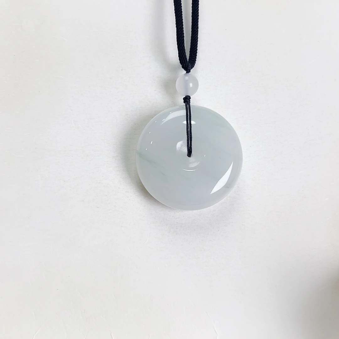 石英质玉未镶嵌颈饰平安扣