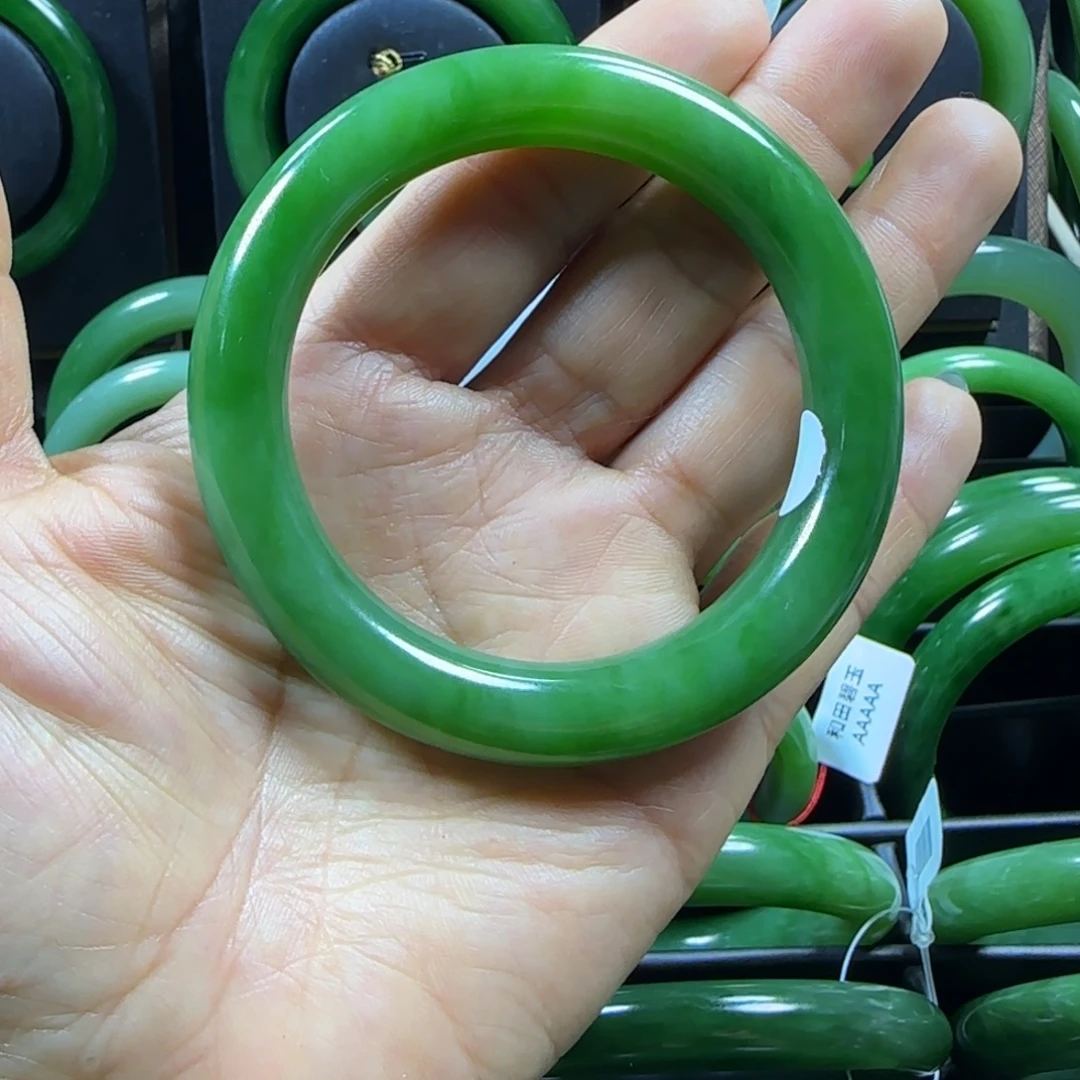 和田玉未镶嵌手镯