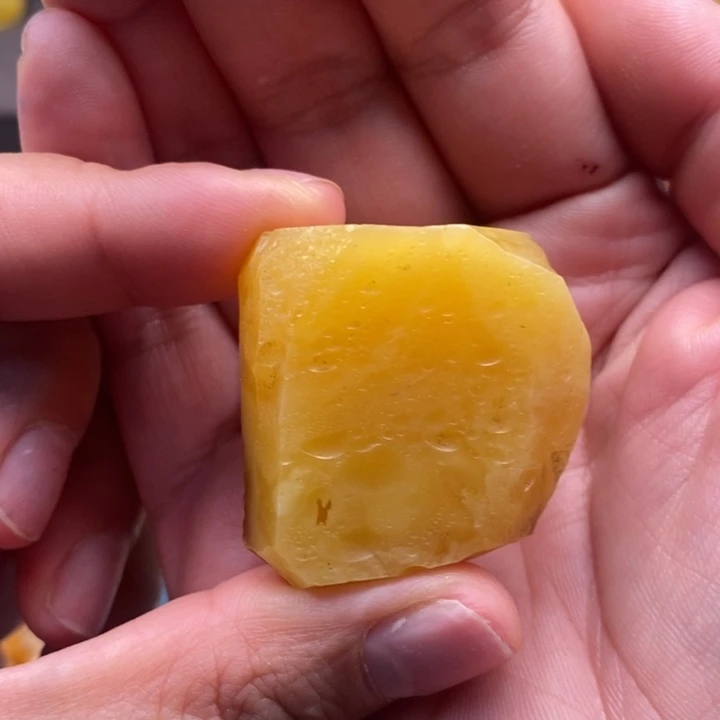 弓***定制琥珀未镶嵌蜜蜡