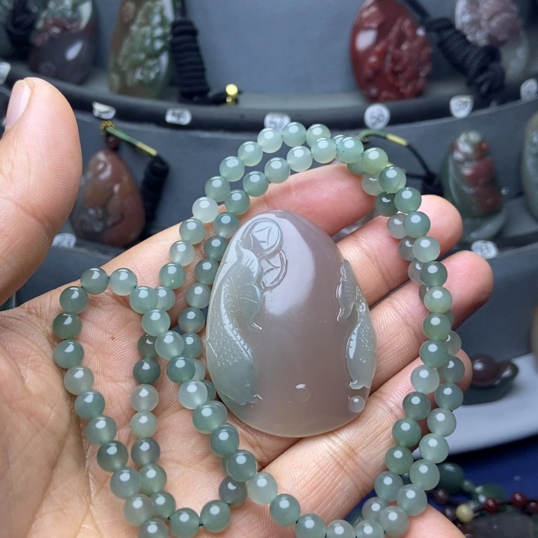 红****玛瑙/玉髓未镶嵌颈饰