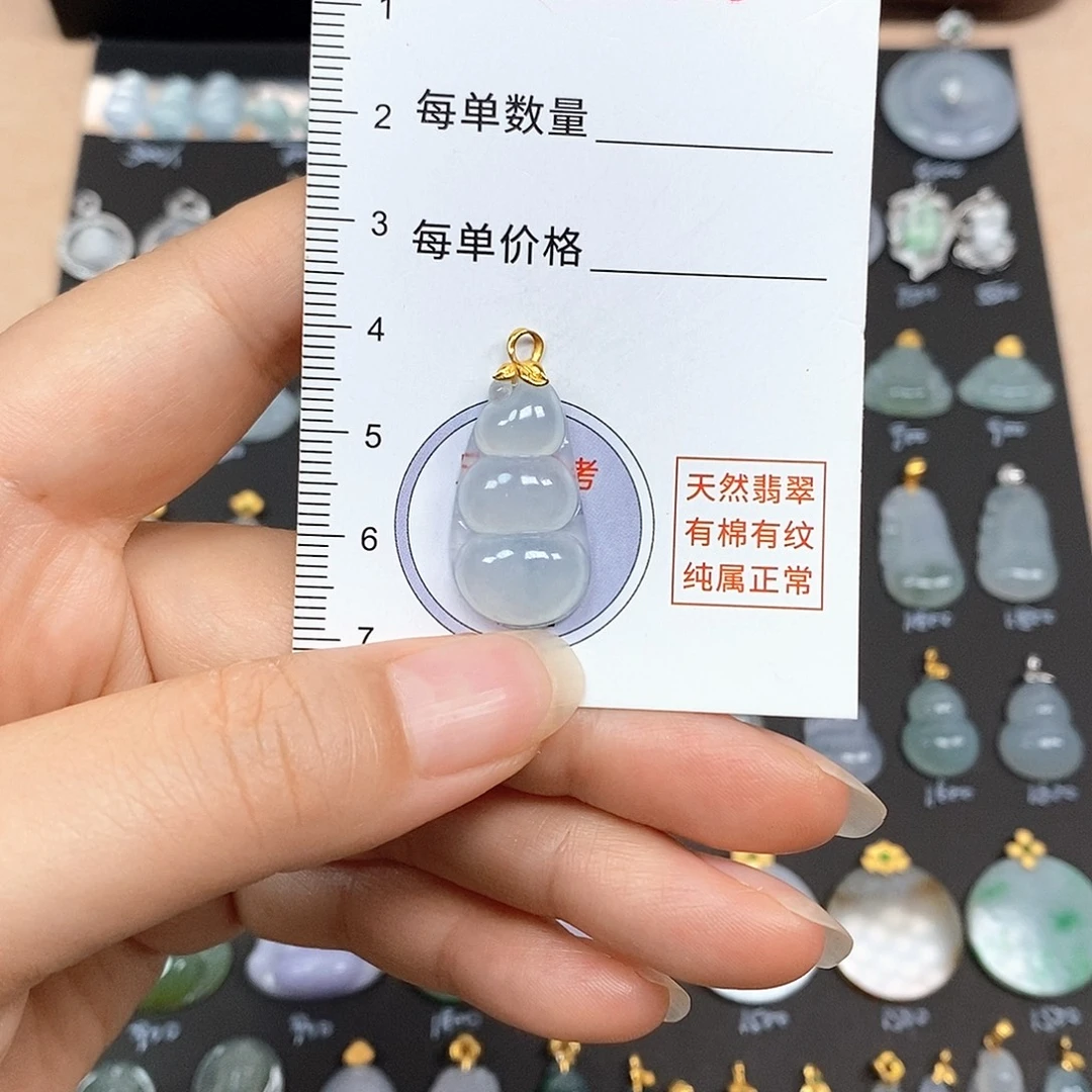 颈饰18K金镶嵌翡翠