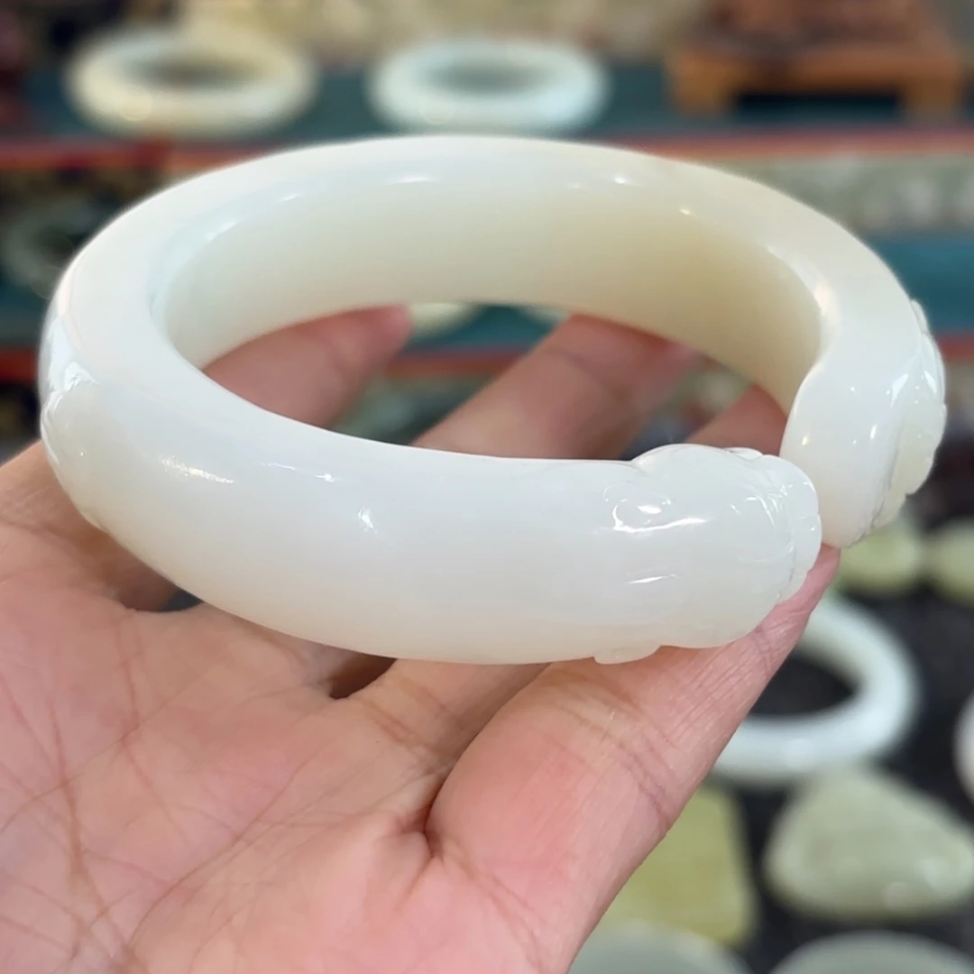 安***了和田玉（糖玉）未镶嵌手镯