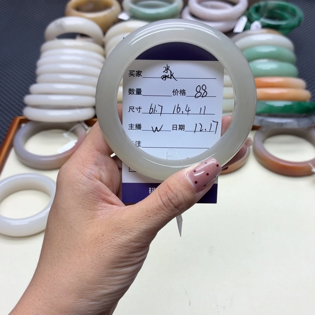 淼***石英质玉未镶嵌手镯