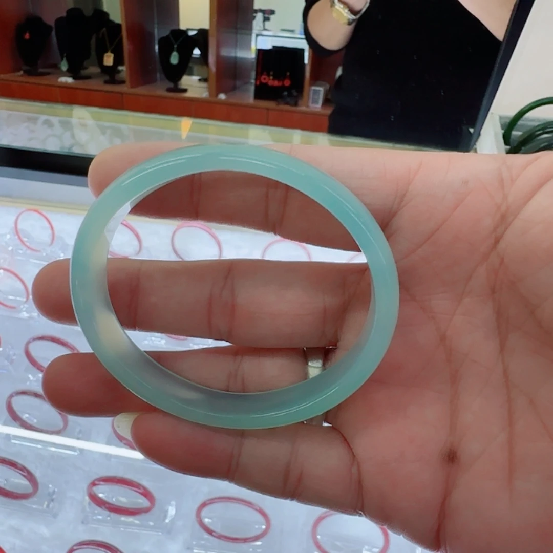 玛瑙/玉髓未镶嵌手镯（贵妃镯）