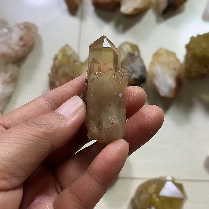 勾***士珠宝半成品未镶嵌黄晶