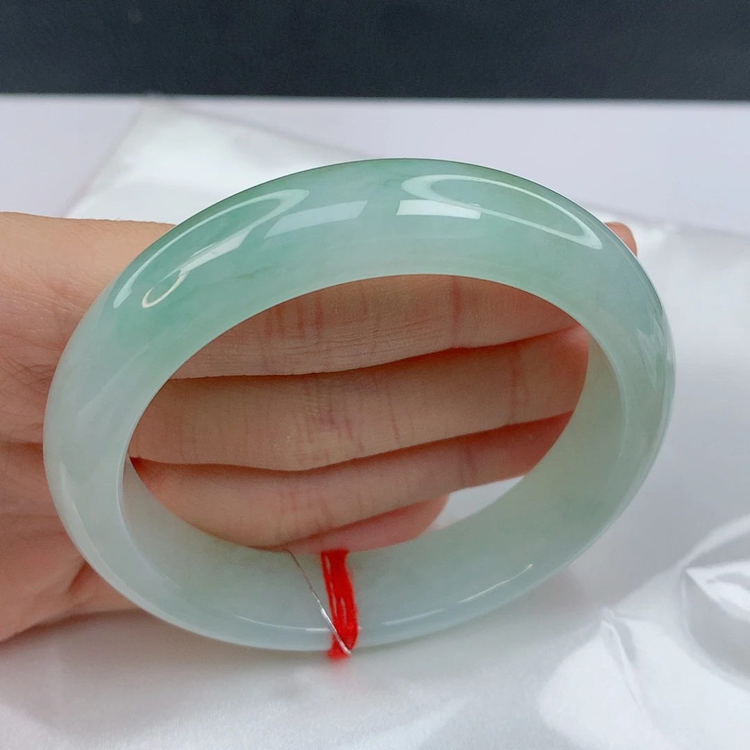 翡翠手镯未镶嵌姜****?58正圈