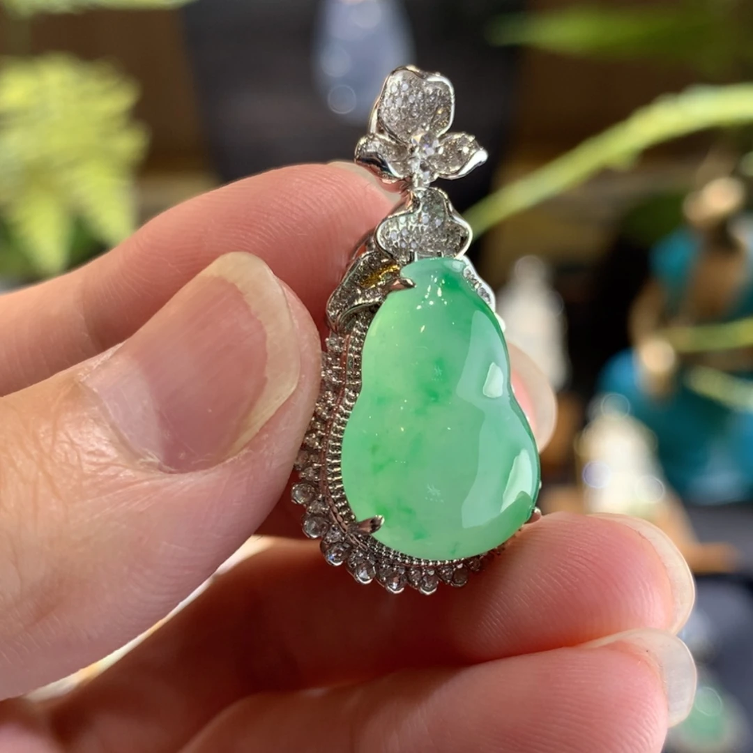 【闪购商品】翡翠颈饰18K金镶嵌葫芦