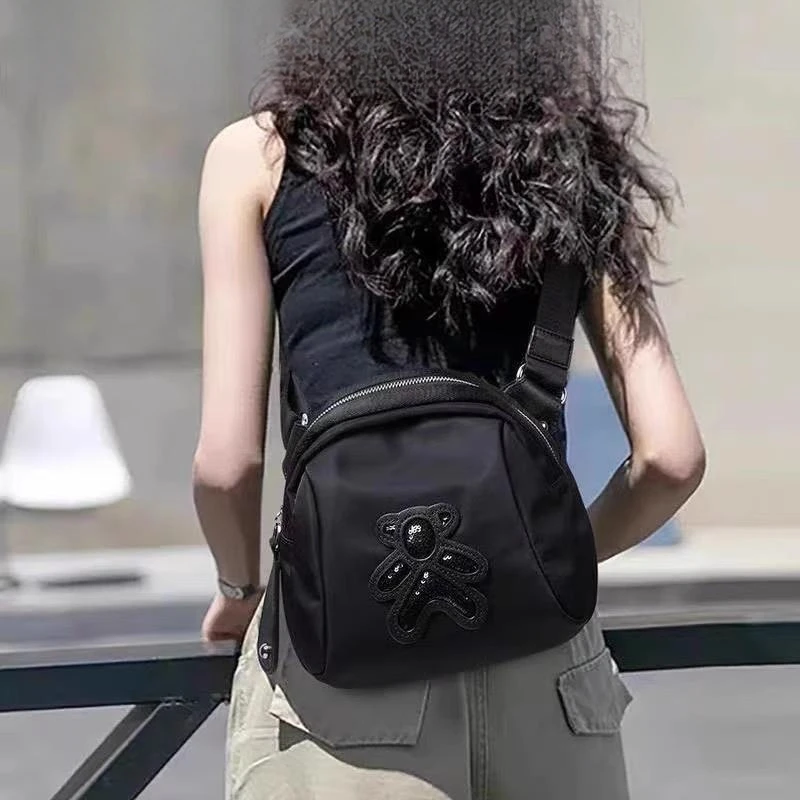 Chavihn  KLineh2025年韩版新品小熊亮片贝壳包牛津布百搭女包轻