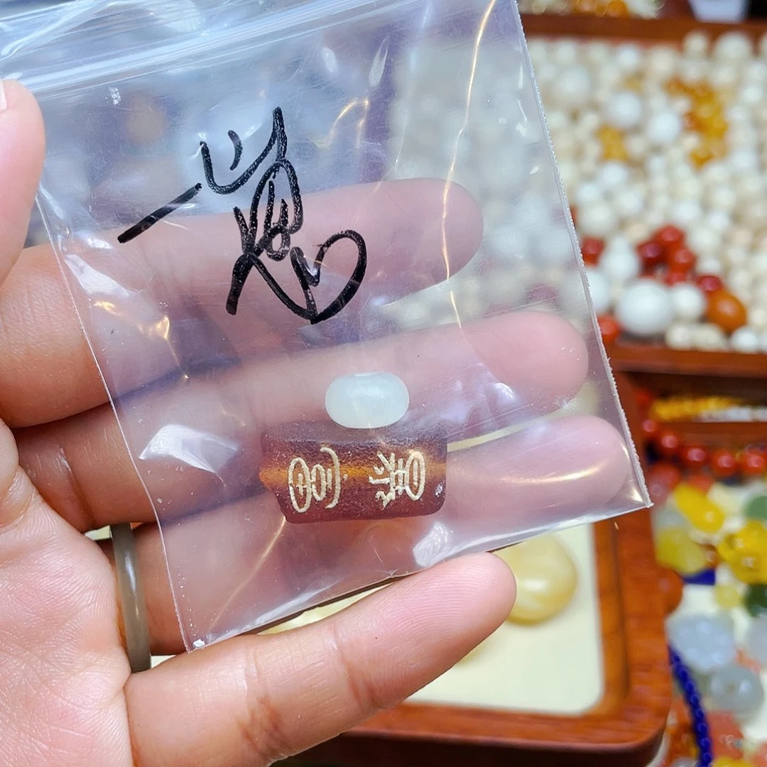 琥珀裸石未镶嵌一***?订制