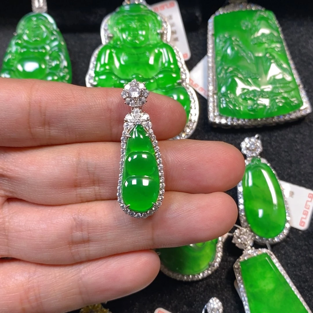 颈饰银S925镶嵌翡翠福豆吊坠