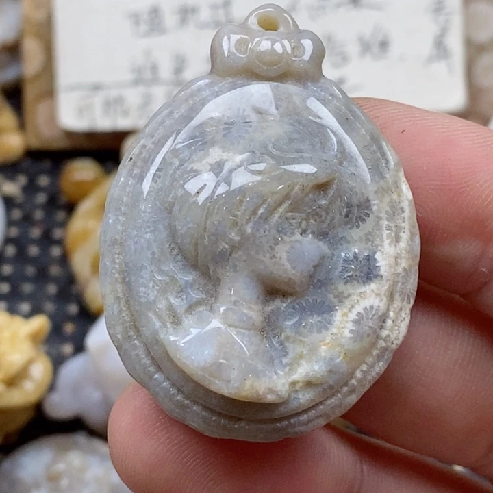 颈饰未镶嵌硅化珊瑚（珊瑚玉）