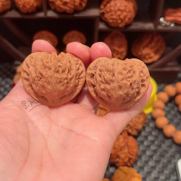 潘***彩文玩核桃把件宫灯