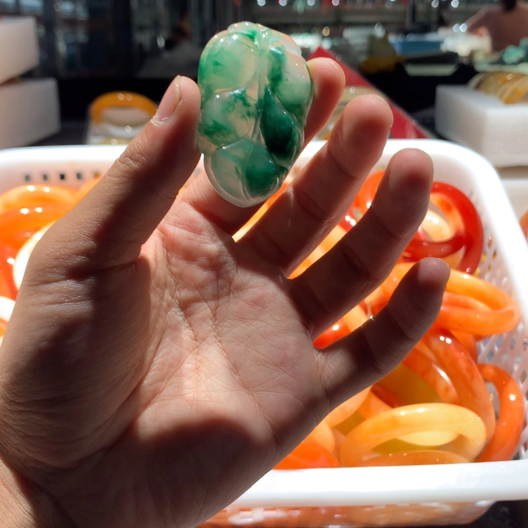 未镶嵌手镯石英质玉