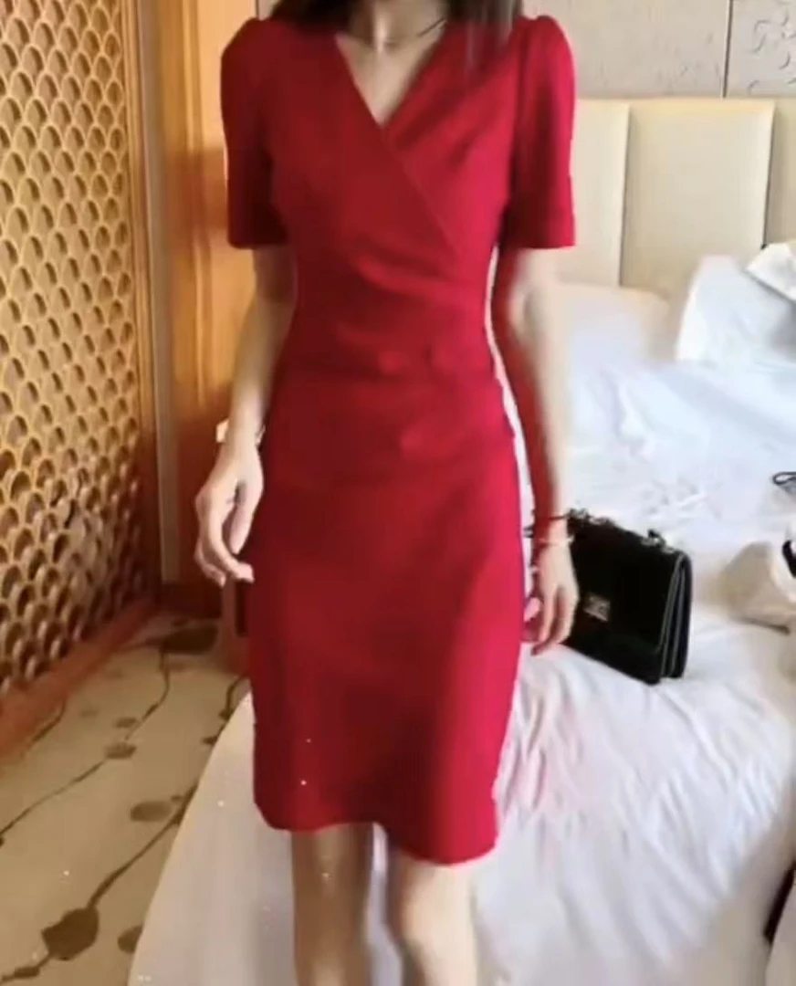 欧货时尚连衣裙女2025夏季设计感显瘦高级感气质V领短袖包臀裙子