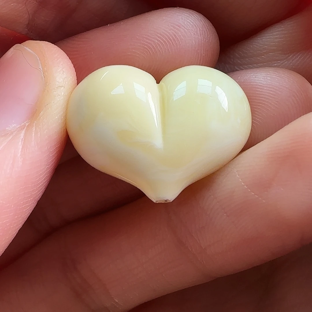 蜜蜡未镶嵌珠宝奇石