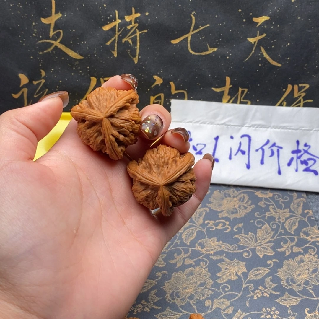 吊坠文玩核桃空****壳白狮子