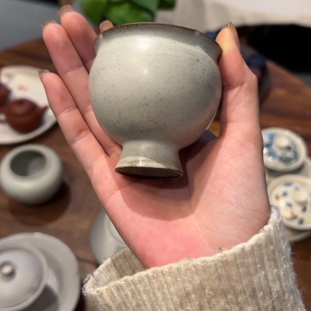 瓷片陶瓷。      陶瓷。