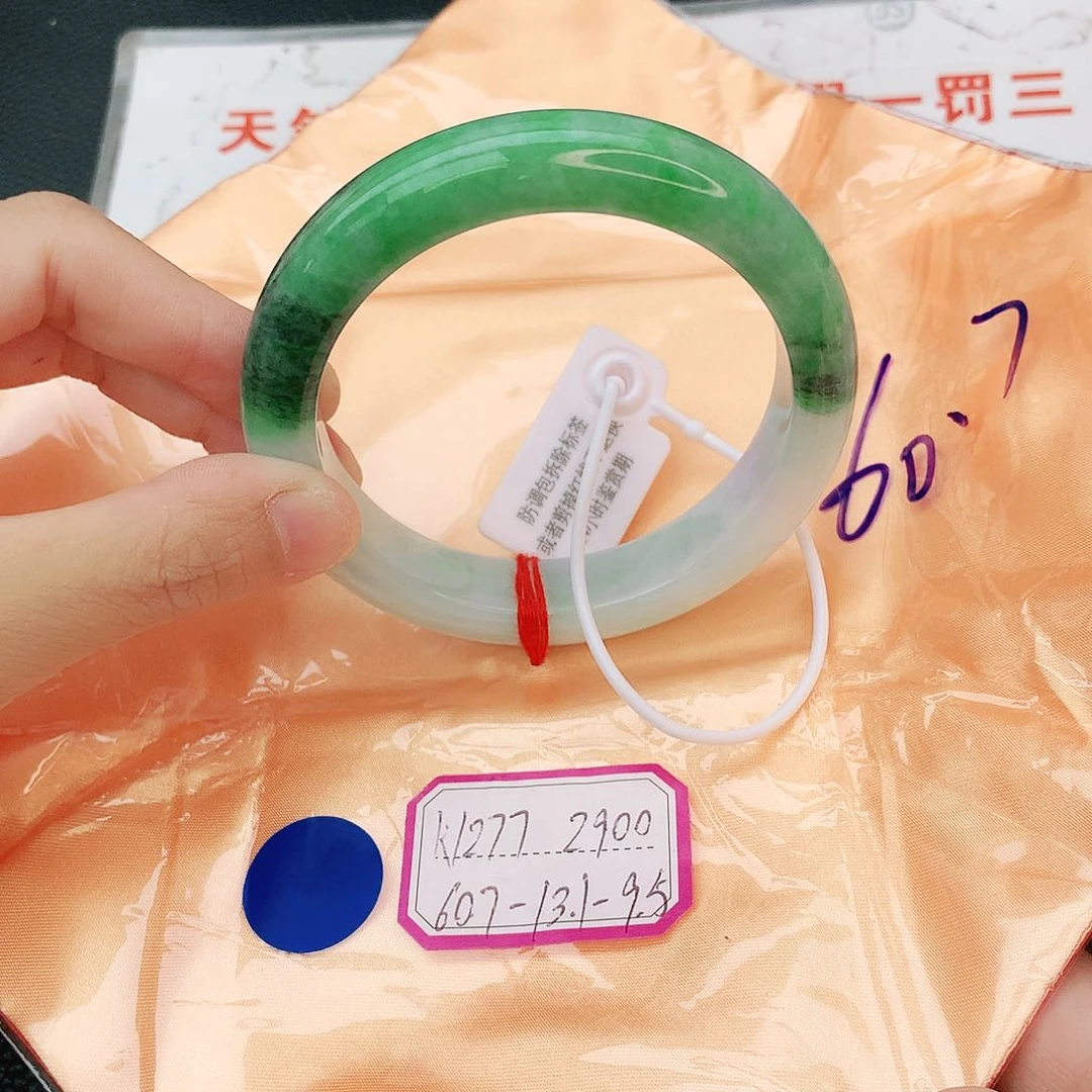 翡翠手镯未镶嵌翡翠