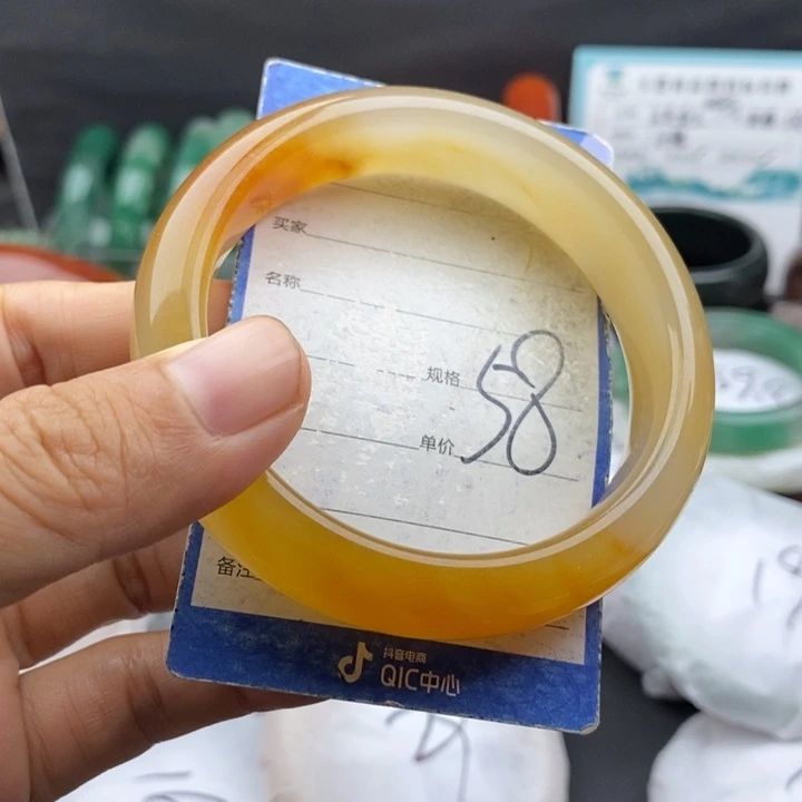 未镶嵌手镯石英质玉