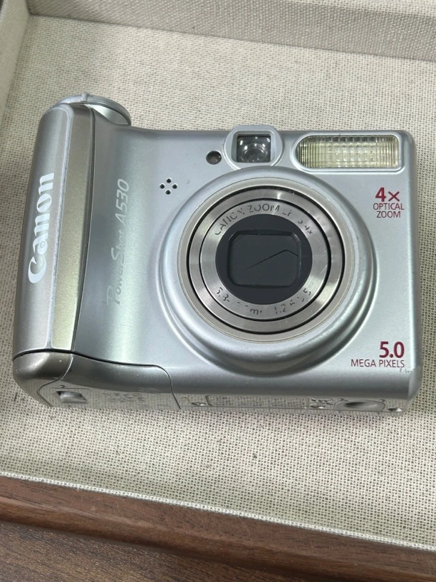 9新 Canon/佳能 a530 银色 叶片微瑕 复古ccd相机 用五号电池