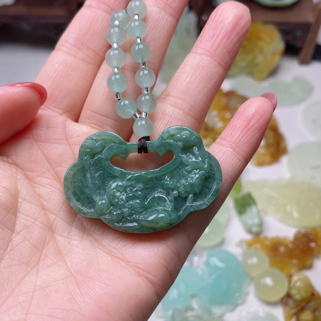 蛇纹石玉颈饰未镶嵌