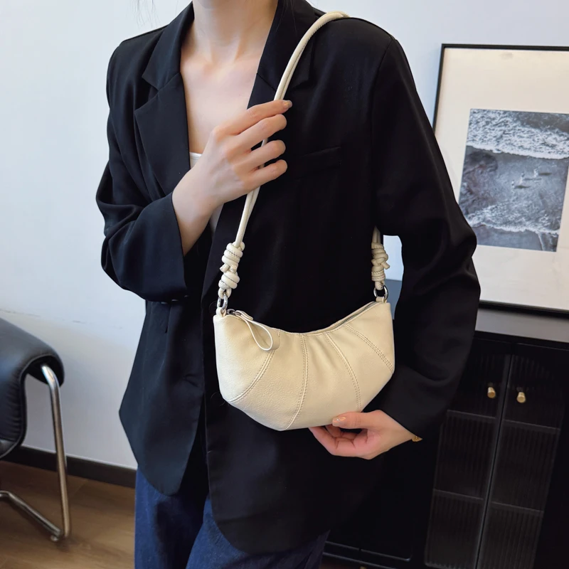 超火小包包女士2025新款春夏时尚小众腋下牛角包高级感单肩斜挎包