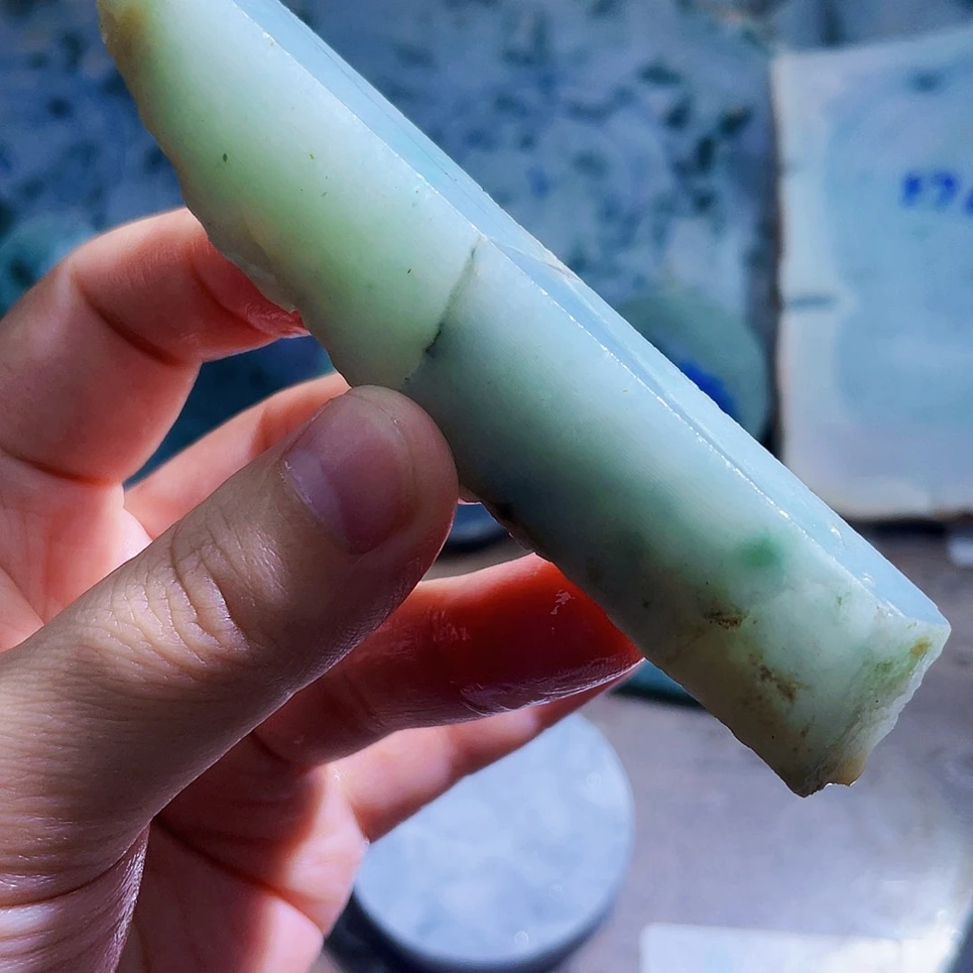 翡翠未镶嵌颈饰毛料2