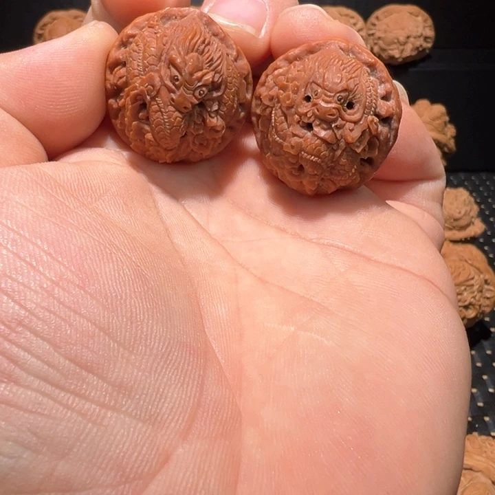 文玩核桃把件龙腾四海