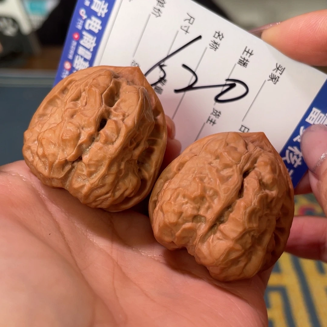 把件核桃37左右三角红皮蛤蟆头玉化