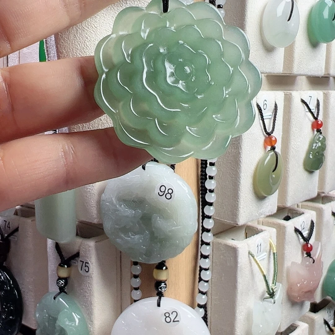 东陵石未镶嵌颈饰