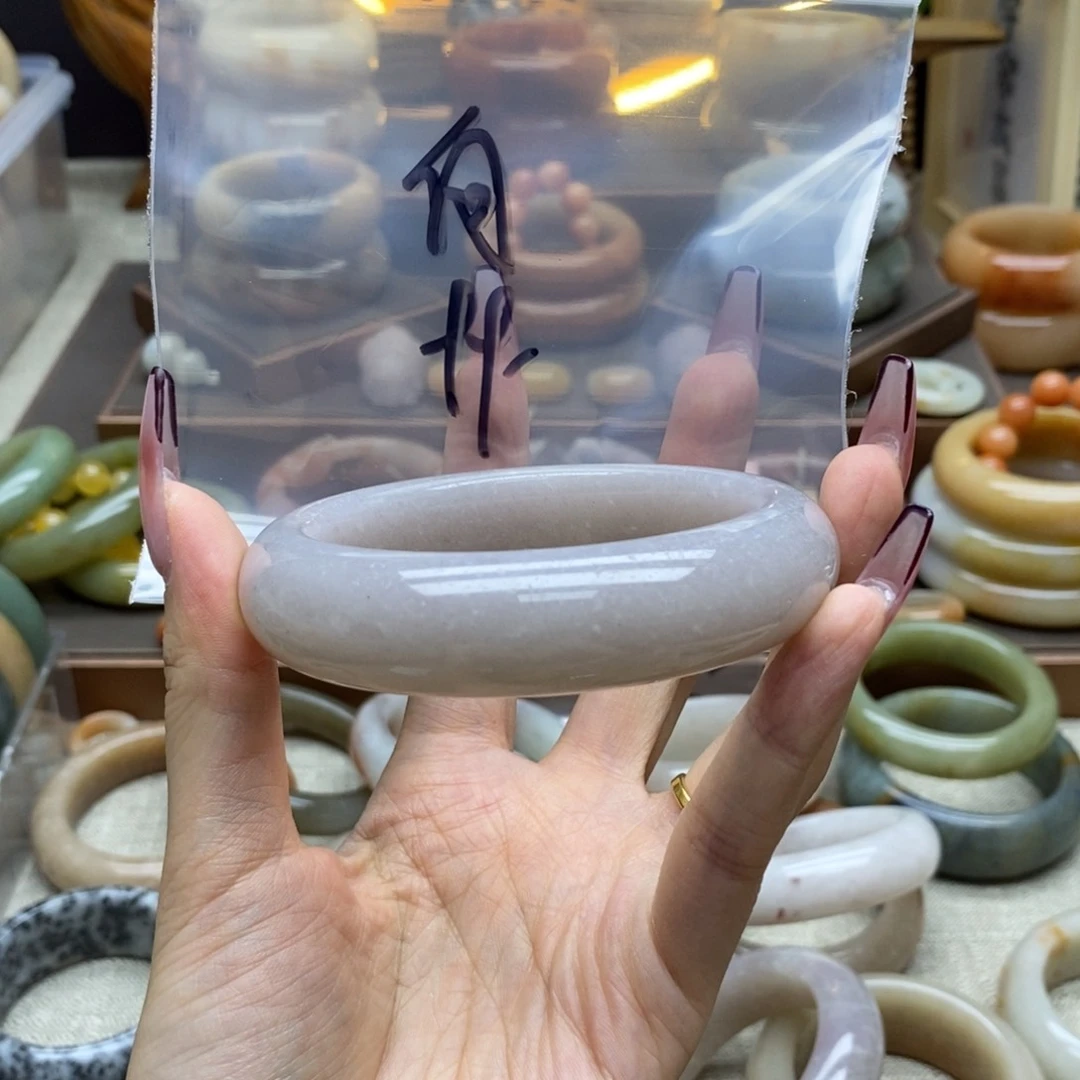 石英质玉手镯未镶嵌?****