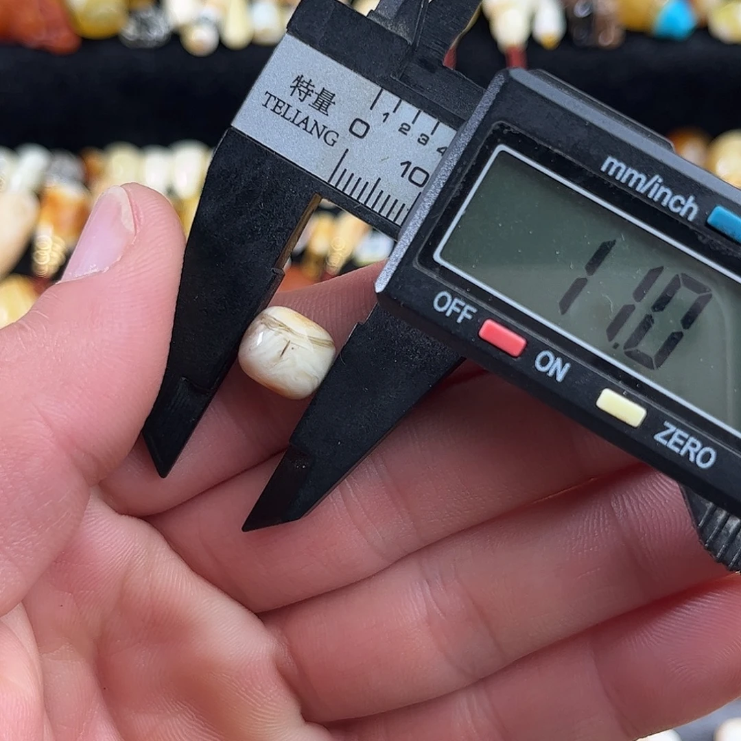 蜜蜡未镶嵌珠宝奇石