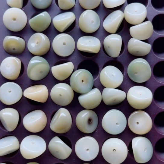 白玉菩提吊坠瑕疵14青提蒜瓣60颗